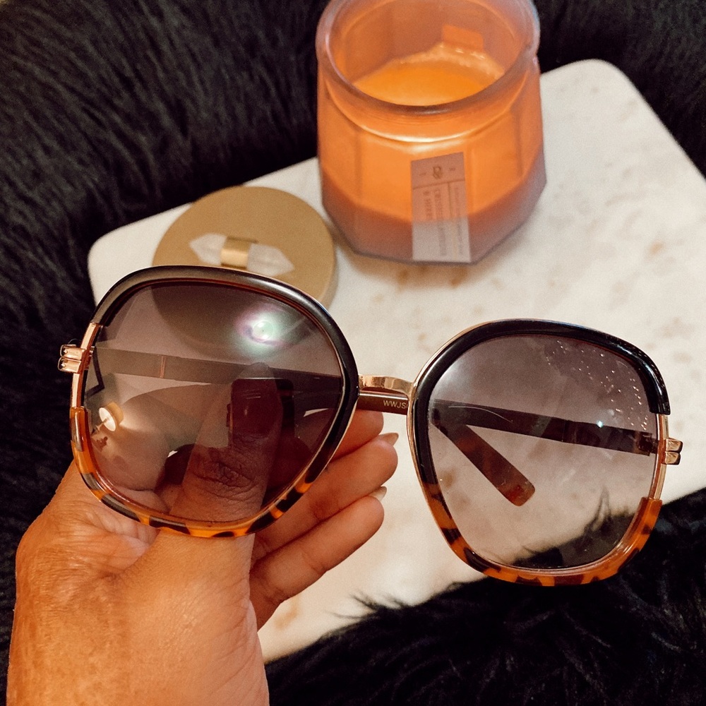 ✨ JESSICA SIMPSON BROWN SUNGLASSES ✨